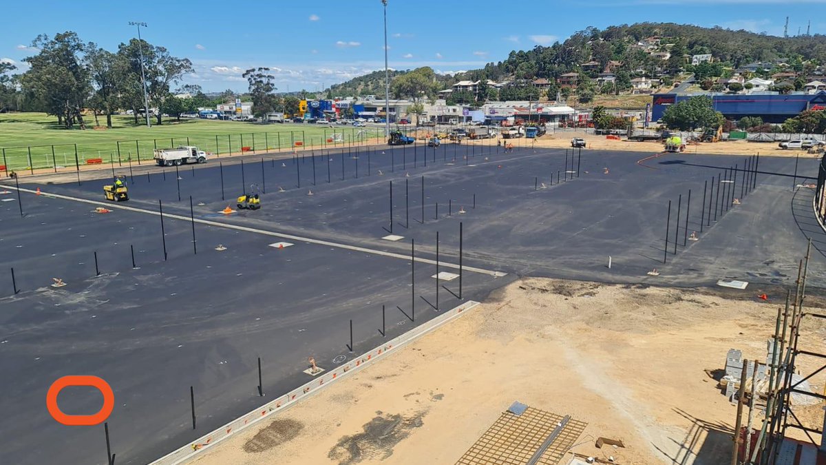 SPORTENG_'s tweet image. 🎾 Big day at Bolton Park! Our Team Lead, Andrew, is on-site supervising the asphalt laying for 17 tennis courts we designed. #SPORTENG tailored performance specs to ensure top durability and playability. Can’t wait to see these courts in action! 👏 #TennisDesign #BoltonPark