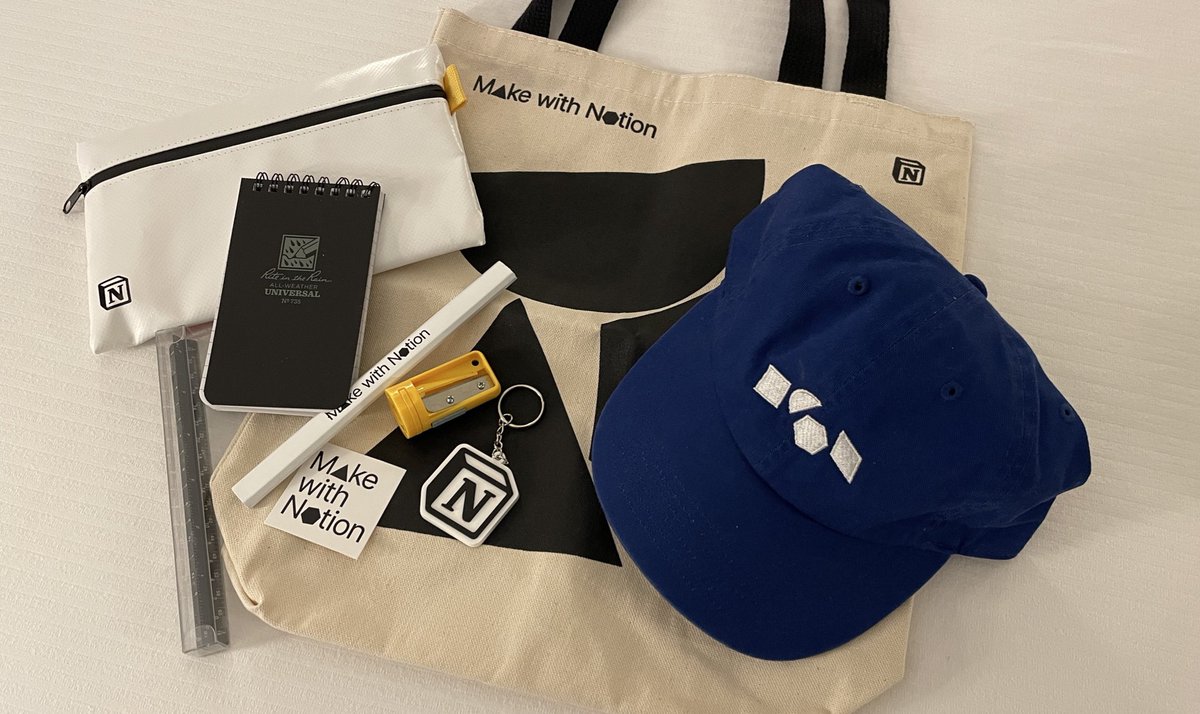 rei_notion's tweet image. 現地でもらったノベルティグッズたち！
プレゼント企画ができないか考え中です💭
#makewithnotion