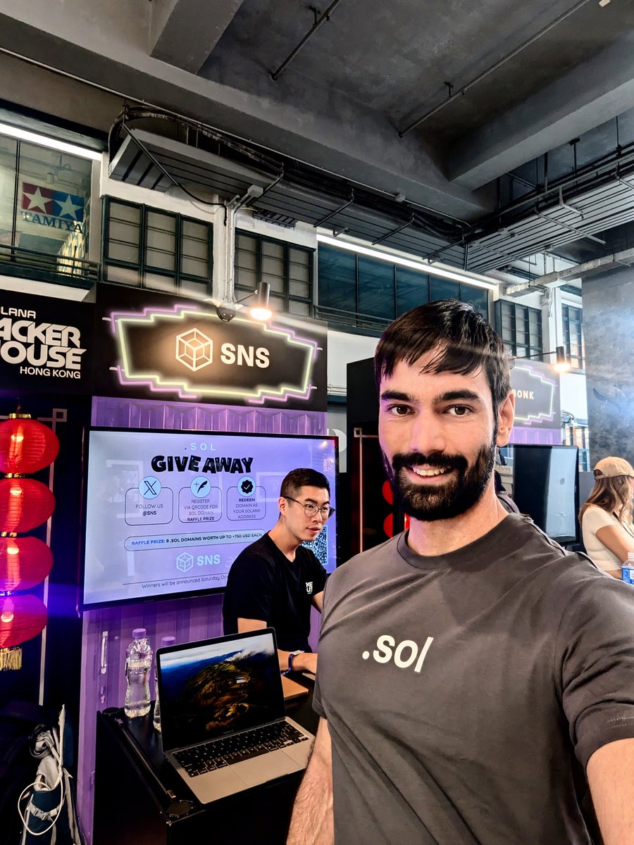 Met the cool team of <a href="/sns/">sns.sol</a> <a href="/0xProductGal/">ProductGal.sol</a> thanks for making addresses easier 😁