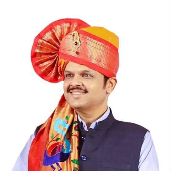 PrakashGade13's tweet photo. स्वतःसाठी काही नाही... फक्त तुमच्या आमच्यासाठी राबणारा देवाभाऊ 

☆ शेतकर्‍यांचा देवाभाऊ 

✅️ मुख्यमंत्री सौर कृषी वाहिनी योजना आणून शेतकर्‍यांच्या आयुष्य प्रकाशमान करणारा देवाभाऊ

✅ जलयुक्त शिवाराच्या माध्यामातून महाराष्ट्राला दुष्काळ मुक्त करणारा देवाभाऊ 

✅️ नैसर्गिक संकटात मात करीत, शेतकर्‍यांच्या पिकांचा विमा उतरवणारा देवाभाऊ 

✅️ शेतकर्‍यांना दिवसा आणि मोफत वीज उपलब��ध करून देणारा देवाभाऊ 

✅️ शेतकर्‍यांना मुक्त बाजारपेठ उपलब्ध करून देणारा देवाभाऊ 

✅️ कृषी उत्पन्न बाजार समितीत शेतकर्‍यांना मतदानाचा हक्क मिळवून देणारा देवाभाऊ 

✅️ शेतकर्‍यांना एक रुपयात पीक विमा मिळवून देणारा देवाभाऊ 

✅️ शेतकर्‍यांच्या प्रामाणिक पणाला सर्वोच्चपदी ठेवून, नियमित कर्ज भरणार्‍या शेतकर्‍यांना हेक्टरी 50 हजार रुपये देणारा देवाभाऊ

✅️ शेतातील निघणार्‍या उत्पन्ना��ेक्षा जास्त पीक विमा मिळवून देणारा देवाभाऊ

✅️ शेतकर्‍यांना त्यांच्या हक्काचे पाणी मिळवून देऊन हजारो हेक्टर जमिन आणि शेकडो गावांची तहान भागवनारा
देवाभाऊ

✅️ मागेल त्याला विहीर, मागेल त्याला शेततळ , मागेल त्याला सौर पंप देऊन शेतकर्‍यांना आर्थिक दृष्ट्या खंबीर बनवणारा देवा भाऊ

✅️ जलयुक्त शिवाराच्या माध्यमातून मराठवाडय़ाला जलयुक्त करणारा देवाभाऊ. जलयुक्त शिवार अभियानाच्या माध्यमातून महाराष्ट्रातील २५ हजार गावांना २०१९ पर्यंत दुष्काळमुक्त करण्यासाठी जलयुक्त शिवार अभियान राबविले गेले. 

✅️ पहिल्या 5 वर्षात 48 लाख शेतकर्‍यांना सिंचनाची सोय उपलब्ध करून शेतकर्‍यांना आर्थिक स्थैर्य देणारा देवा भाऊ

✅️ गाळ मुक्त धरण गाळ युक्त शेती अभियान र���बवून शेतकर्‍यांच्या जमिनीची सुपिकता वाढणारा देवाभाऊ. गाळमुक्त धरण व गाळयुक्त शिवार योजनेतून १.२५ लाख हेक्टर शेतजमिन सुपीक 

✅️ पहिल्या 5 वर्षात शेतकर्‍यांना सर्वाधिक पीक कर्ज उपलब्ध करून देणारा देवा भाऊ

‘आपला आमचा देवाभाऊ’…

आपले नेते ‘देवाभाऊ’ आज दक्षिण पश्चिम नागपूर येथून नामांकन अर्ज दाखल करणार .. 
🐚 शंखनाद होणार !

आम्हा सर्व कार्यकर्ता आणि महाराष्ट्रातील लाडक्या भावा-बहीणींत���्फे या गाण्याच्या माध्यमातून ‘आपल्या देवभाऊ’ला यशस्वी होण्याकरीता खूप-खूप शुभेच्छा ! 

@Dev_Fadnavis  
#Maharashtra #DevaBhau #SouthWestNagpur