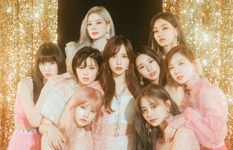 AboutMusicYT's tweet photo. TWICE in 'Mamushi':

"We're the originators, global entertainers. Your favorite girl group sings our song, screaming TWICE". https://t.co/fF4DZg94Xi