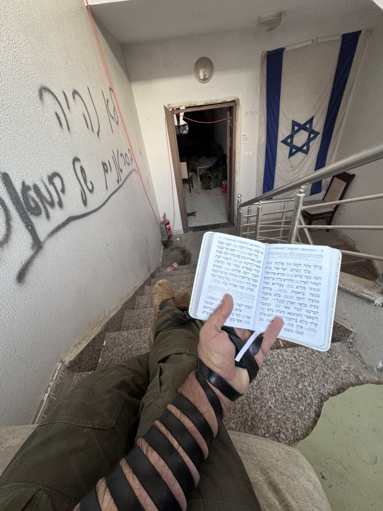 Good morning, friends! 

Chag Sameach! 🕊️

Back to putting on tefillin – let’s create a chain and spread it across the feed.

Reply with the 🇮🇱 flag or a picture of yourself wearing tefillin – and, of course, don’t forget to share!