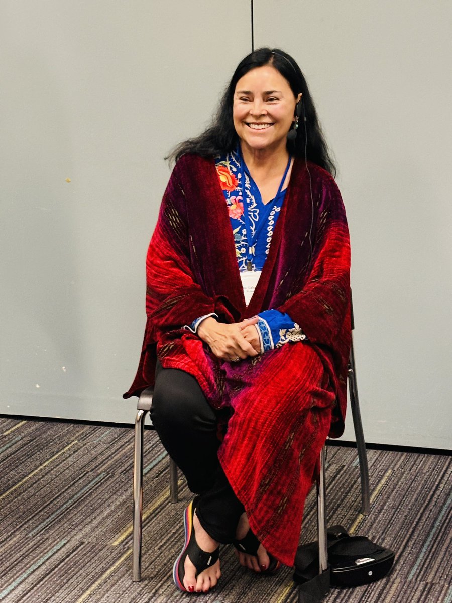 So lovely to meet you… my favorite writer… <a href="/Writer_DG/">Diana Gabaldon</a>