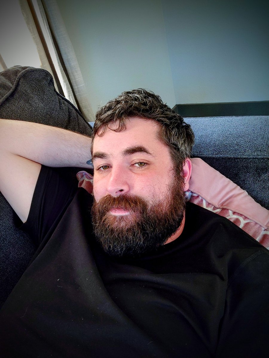 Felt cute may delete later.

Damn you can really see the grey in my hair in this photo!