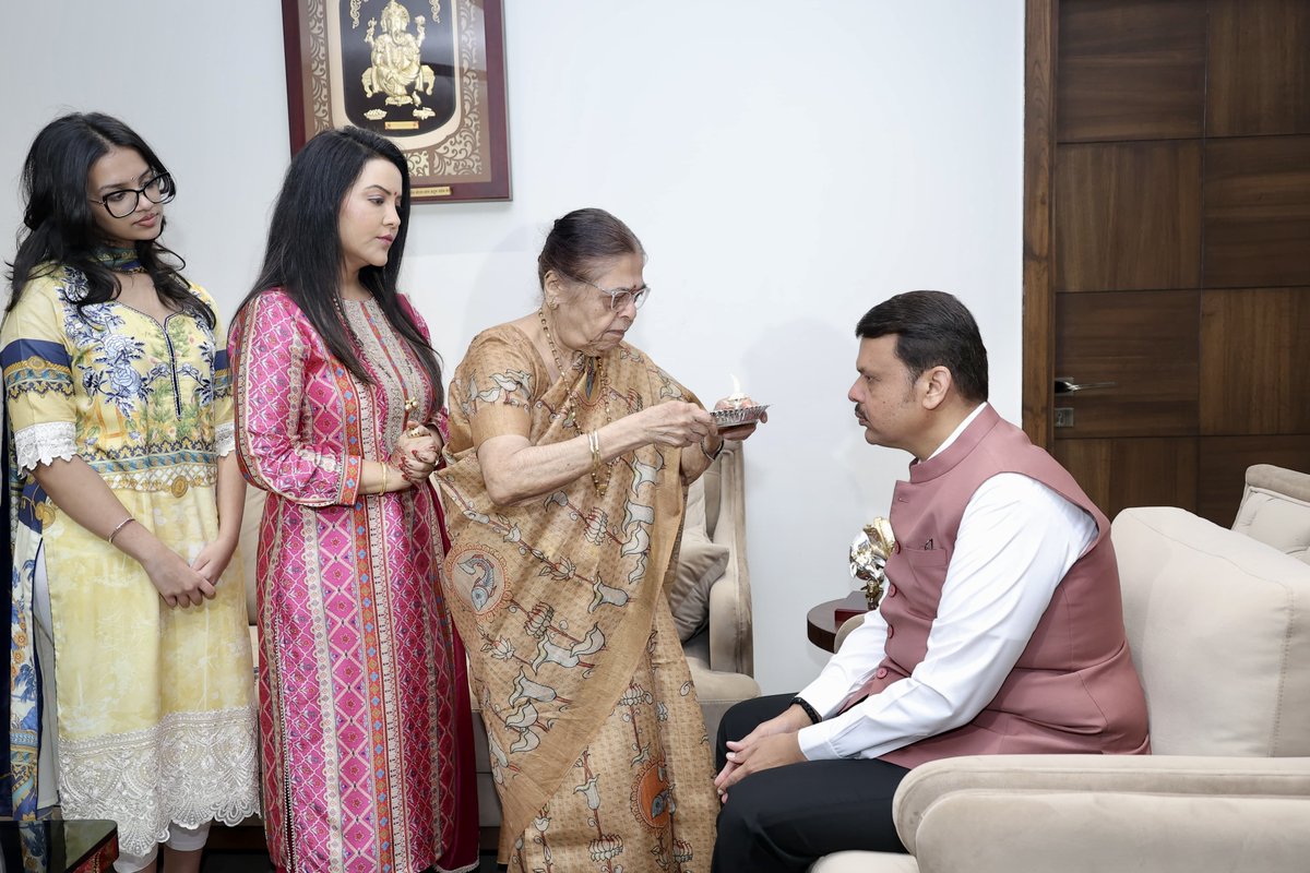 Devendra Fadnavis tweet media