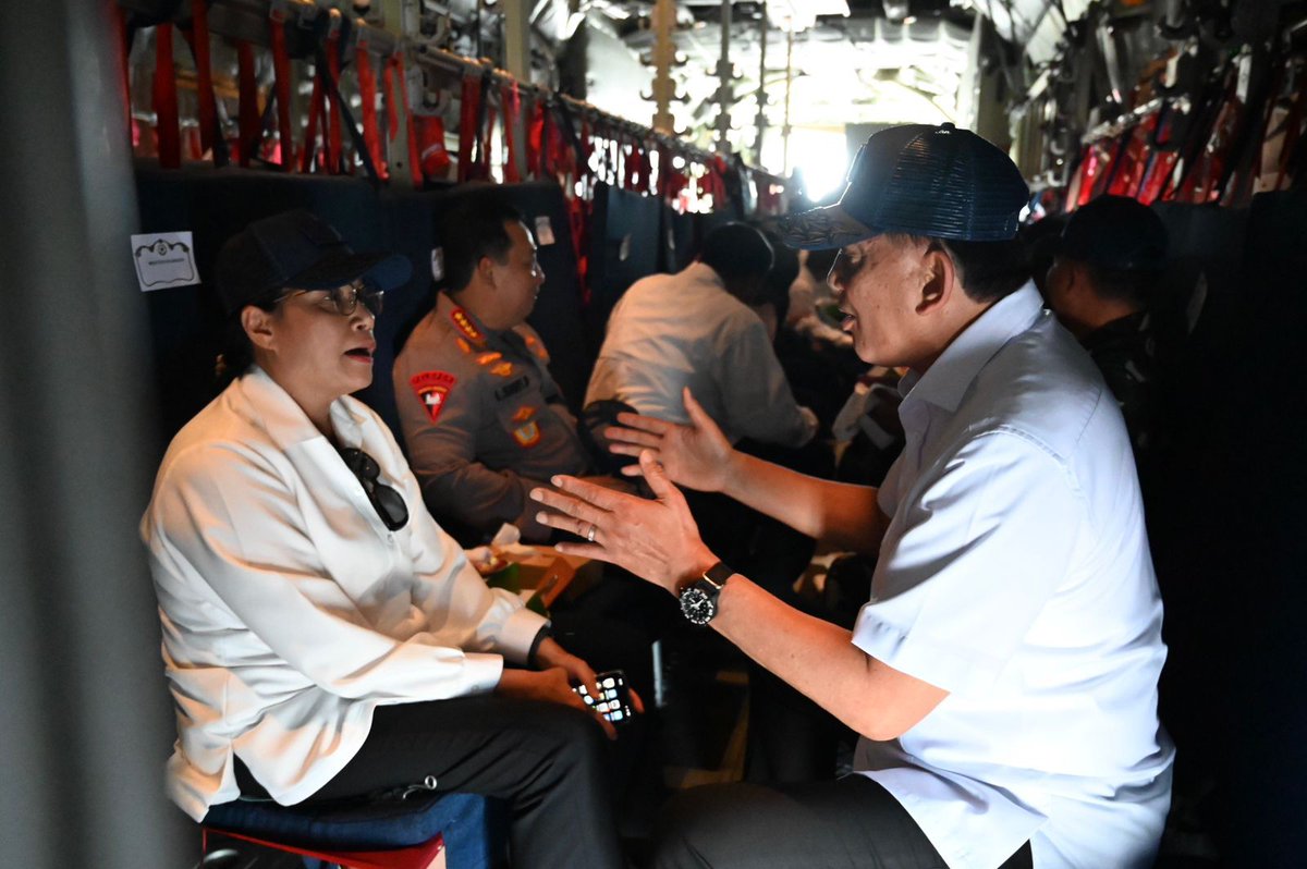 sjafriesjams's tweet photo. Dengan semangat soliditas bersama para Menteri Kabinet Merah Putih bertolak dari Halim Perdanakusumah ke Akademi Militer, Magelang. Untuk mengikuti pembekalan dari Presiden Prabowo Subianto, (24/10).ย
#KabinetMerahPutih #AkademiMiliter #MenujuIndonesiaMaju https://t.co/zQPfl31d7n