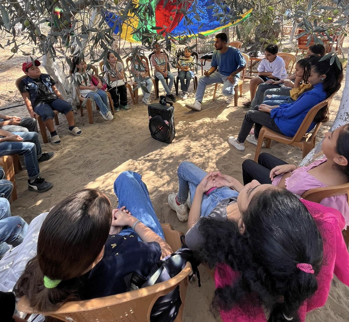 Every morning, before I start my work as a journalist, I conduct support sessions for children. I like to begin with a breathing exercise where the children close their eyes, listen to music, and focus only on their imagination