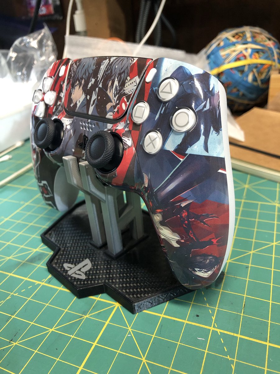 CesarsDesigns's tweet photo. One of the very first ps5 customs I did when it first released. Just digging through old pictures. #persona5 #cgdcustoms #hydrodip https://t.co/5fbR9acKx5
