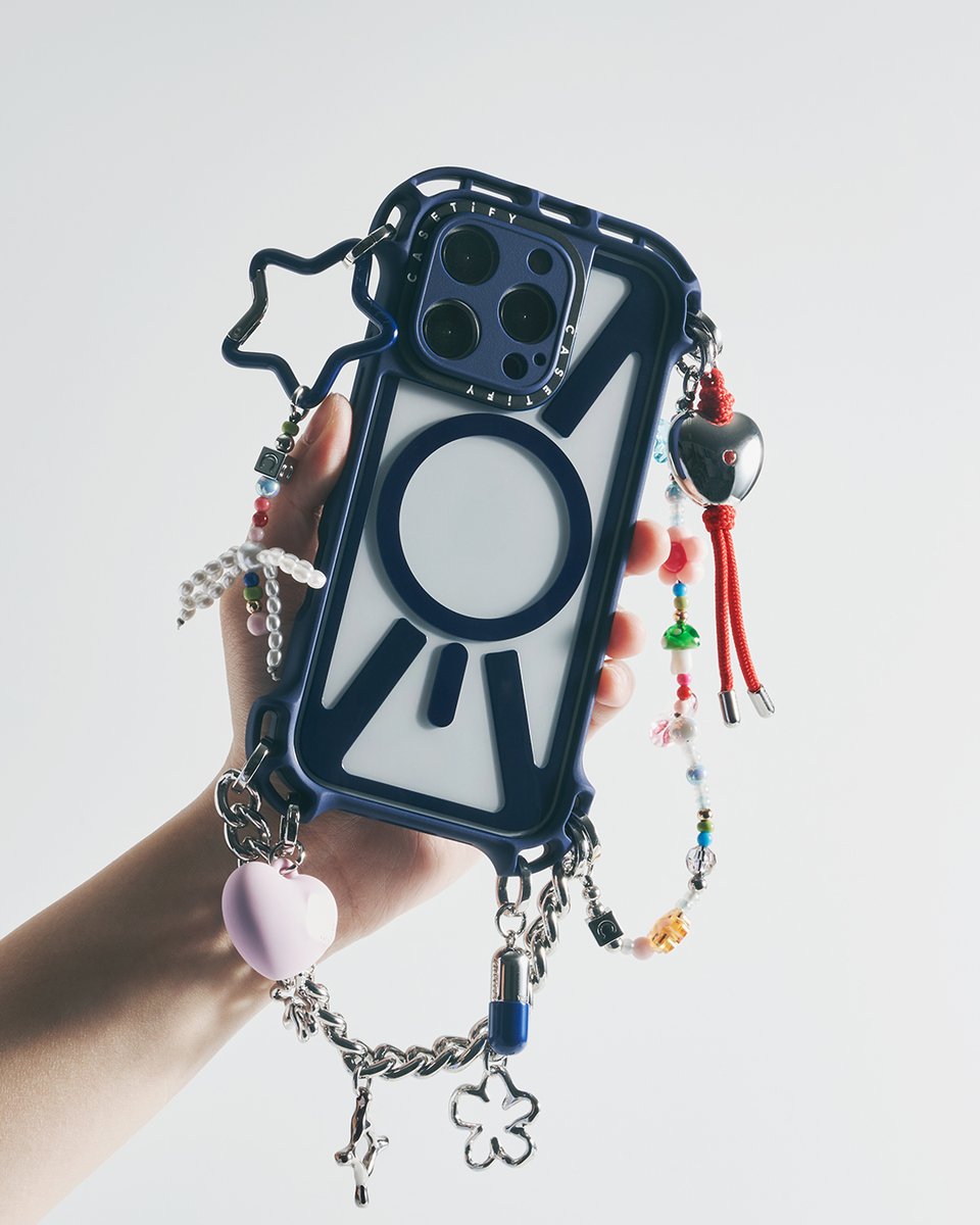 コーデのアクセントとしても活躍してくれる、キーチャーム