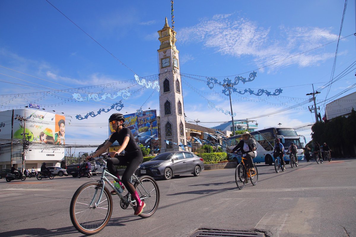 Pannika_FWP's tweet photo. วันนี้ตากใบหมดอายุความ 

เช้า ร่วมปั่น we ride for Oxygen จากมัสยิดกลางปัตตานี ไปค่ายอิงคยุทธ 

บ่าย ร่วมดุอารำลึกถึงผู้เสียชีวิตจากเหตุการณ์ตากใบ ที่ Patani Artspace

เย็น ฉายหนังสั้นและ Movie talk ที่ Sol Bar 

#ตากใบต้องไม่เงียบ https://t.co/cxbHTkXS7P
