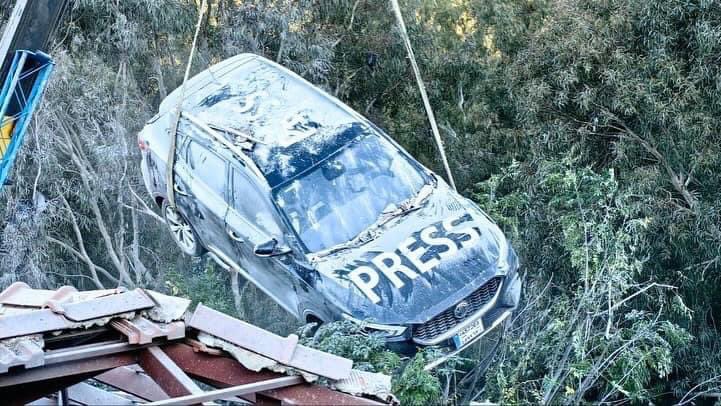 mhdksafa's tweet image. Israel deliberately bombed a journalists' residence in Lebanon and killed three brave journalists while they were sleeping.

This violates Article 79 of Additional Protocol (I) Geneva Conventions, but international law clearly does not apply to Israel.