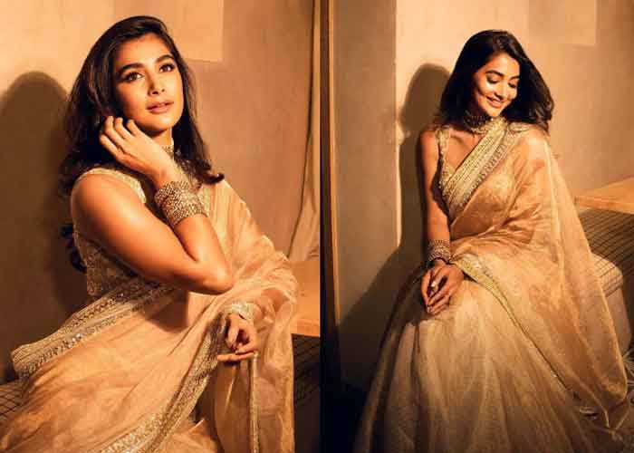 yespunjab's tweet photo. Pooja Hegde is Diwali ready in shimmery golden saree
https://t.co/cyMOFulMvs

#PoojaHegde #DevaFilm #DiwaliCelebration #ManishMalhotra #GoldenSaree #Fashion #Bollywood

@hegdepooja https://t.co/YLYrRazmhv