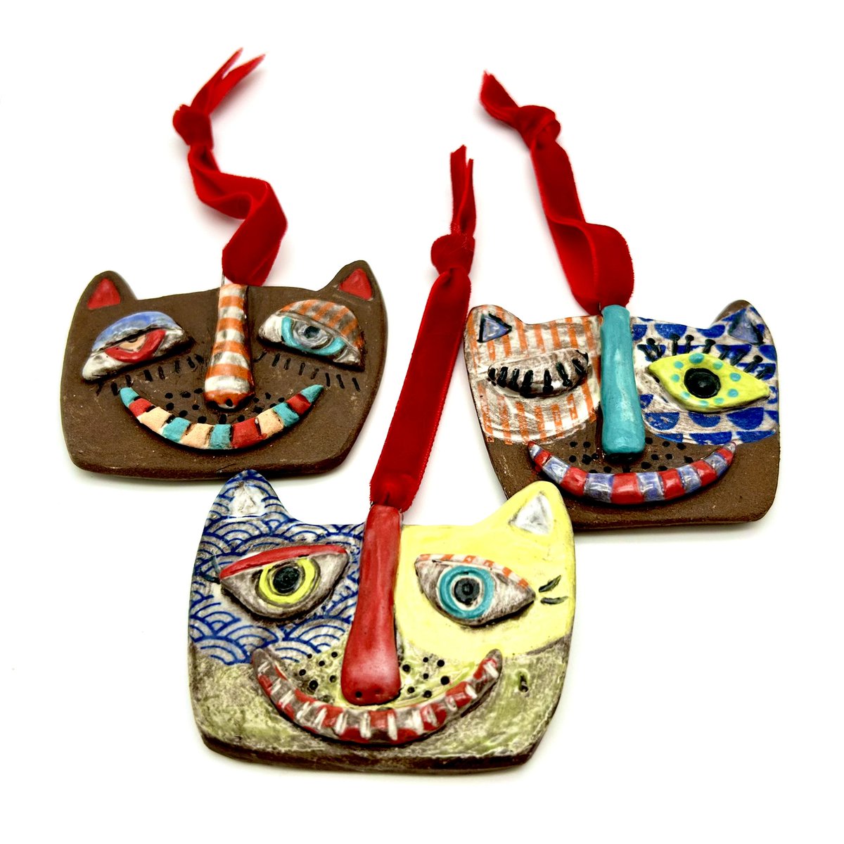 ZenCatPottery's tweet image. Rustic Cat Ornaments tinyurl.com/27ke3uuz #hangingcat #catornament #primitivedecor #rusticdecor #catlovergift #etsygifts #EtsyHandmade