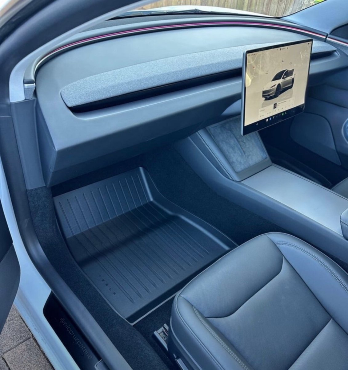 niccruzpatane's tweet photo. Maybe one day Tesla will offer a Robotaxi spec for Model 3/Y that removes the steering wheel and pedals. https://t.co/vtaEWrdrDT