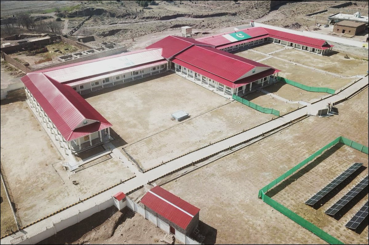 basitmohmand334's tweet photo. Tirah Education Complex, Paindi China constructed for the students of Khyber Tribal District. The Education Complex has capacity of 1320 students. 
Students Classes: 33
Library: 1
Labs: 4 
Admin Block

#EmergingTribals https://t.co/AaZemAoEzw
