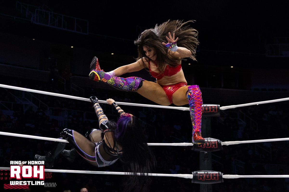 CMLL_OFICIAL's tweet photo. En el episodio semanal de @ringofhonor, Reyna Isis derrotó a Viva Van en un aguerrido mano a mano. Este viernes, se verán las caras nuevamente en el #GrandPrixCMLL 
📸 (C) ROH

#CMLL #ROH #ReynaIsis #VivaVan https://t.co/06cOXo16jk