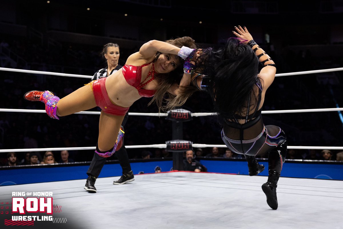 CMLL_OFICIAL's tweet photo. 📸 (C) ROH

#CMLL #ROH #ReynaIsis #VivaVan https://t.co/Aet07AdvDv