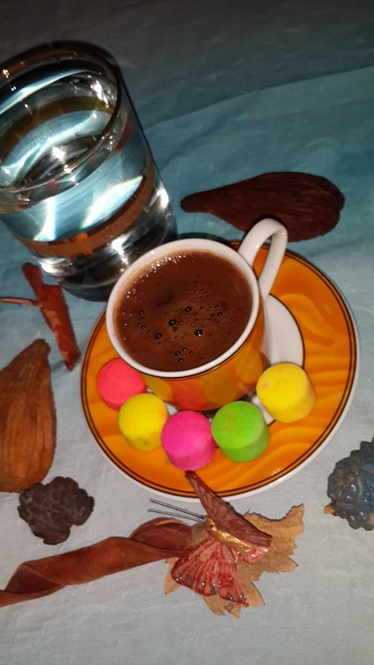 CemreYildirim34's tweet image. ...Hatıralarımı Çalıyorlar!...
Sabah ayazı vurmuş gri sokakları geçip,
Denize kıyısı olan yerlerden birine gitti kadın.
...
Cemre.Y. #Tipinifavladığım #hatıra #sabah #ayaz #gri #sokak #deniz #kıyı #kadın #şapka #kaşkol #soğuk #palto #bank #derin #nefes #yürek #kahve #gülümse