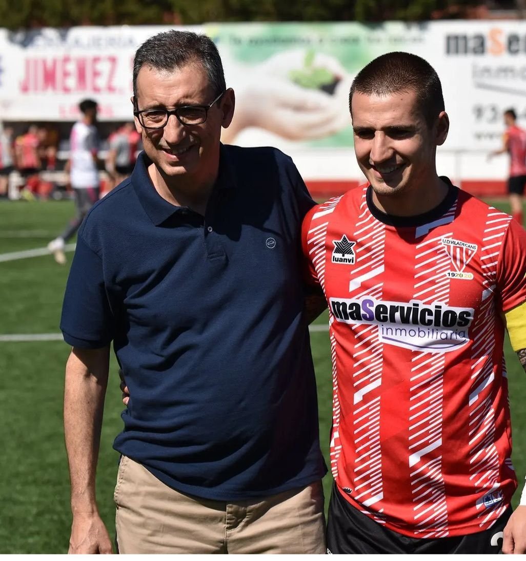alternativa_somosudv (@alternativa_udv) on Twitter photo Queremos mandarte ánimo y fuerza para continuar jugando a fútbol y hacer lo que más te gusta capi <a href="/2albertlara/">Albert Lara</a>
Nosotros seguimos luchando por nuestro club pese a que de momento no nos dejan ser socios.
GRACIAS por tu compromiso y esfuerzo.
SIEMPRE te tendremos presente. Queremos mandarte ánimo y fuerza para continuar jugando a fútbol y hacer lo que más te gusta capi <a href="/2albertlara/">Albert Lara</a>
Nosotros seguimos luchando por nuestro club pese a que de momento no nos dejan ser socios.
GRACIAS por tu compromiso y esfuerzo.
SIEMPRE te tendremos presente.