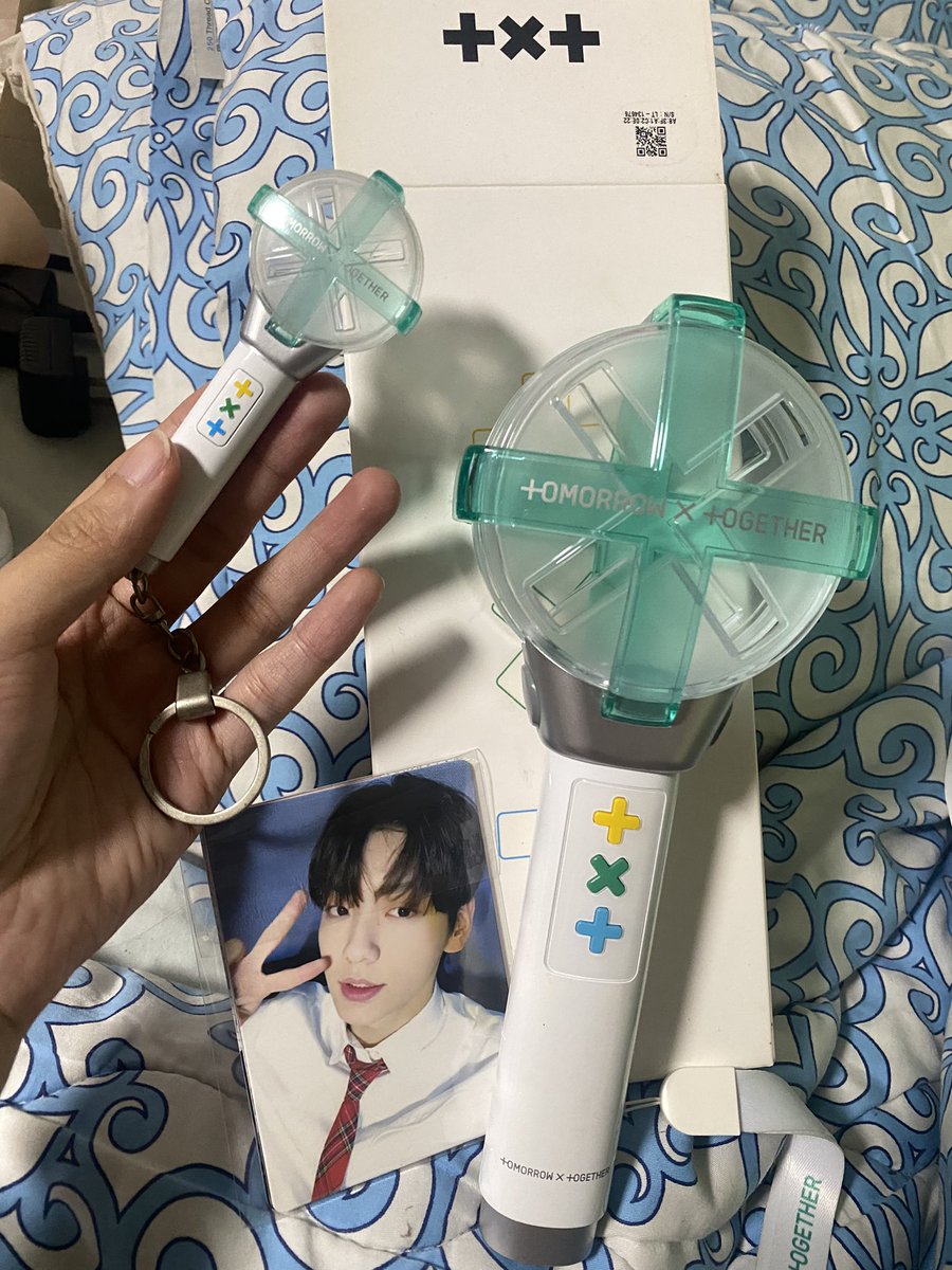 binnieskart's tweet photo. wts lfb txt ph

TXT v1 light stick + keychain

- all working and like new 
- only used 2x (als moa and asm bul)
- PHP 1800 as set, 1300 for light stick and 500 for keychain
- light stick incl. box and pcs, but no drawstring bag
- PM for more pics and vids
- w free bunny cover https://t.co/s61Tkc1ypa