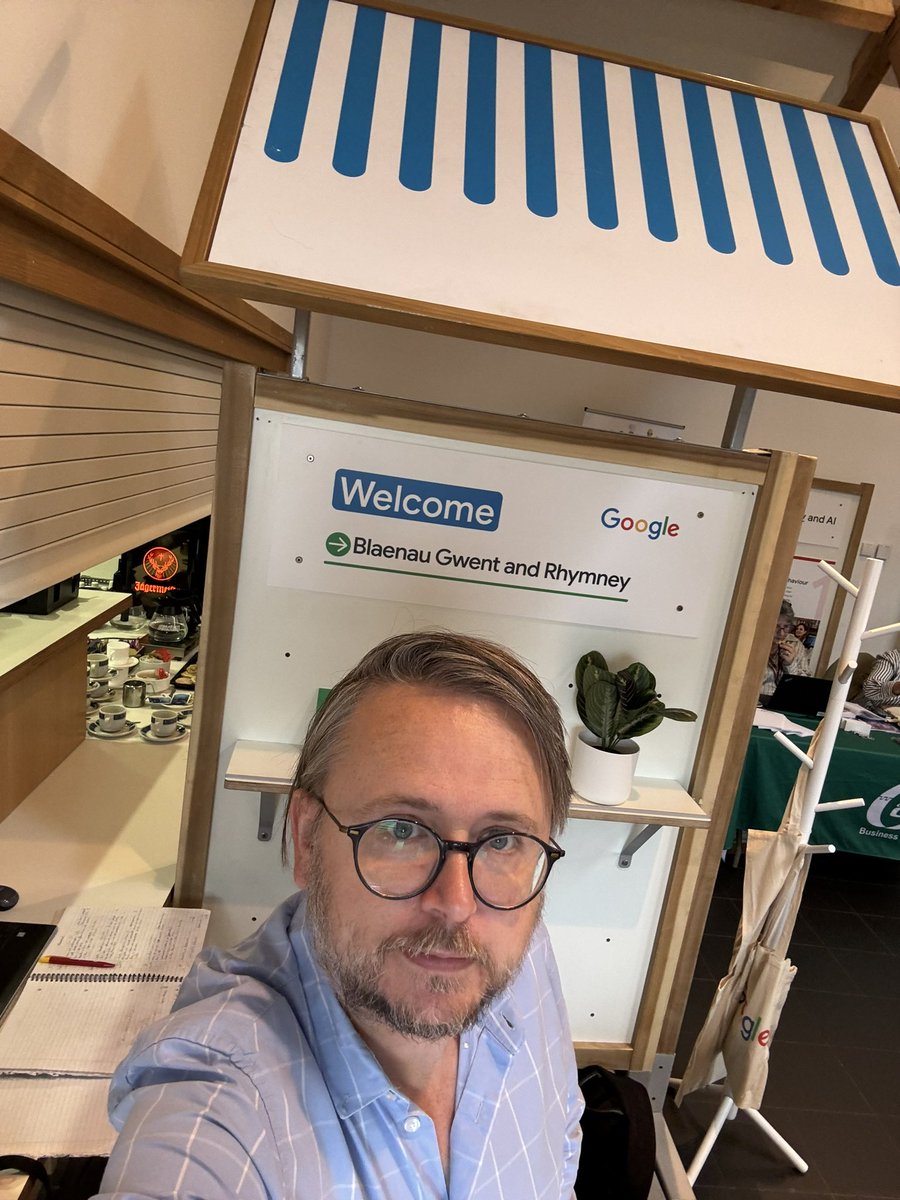 Dan_Martin's tweet image. Back on Google Cart duty 🙌 

I might as well take it home now 😂 

This time in Tredegar, South Wales 🏴󠁧󠁢󠁷󠁬󠁳󠁿 

#GoogleDigitalGarage #smallbusiness
#Wales #Walesbusiness @_businesswales