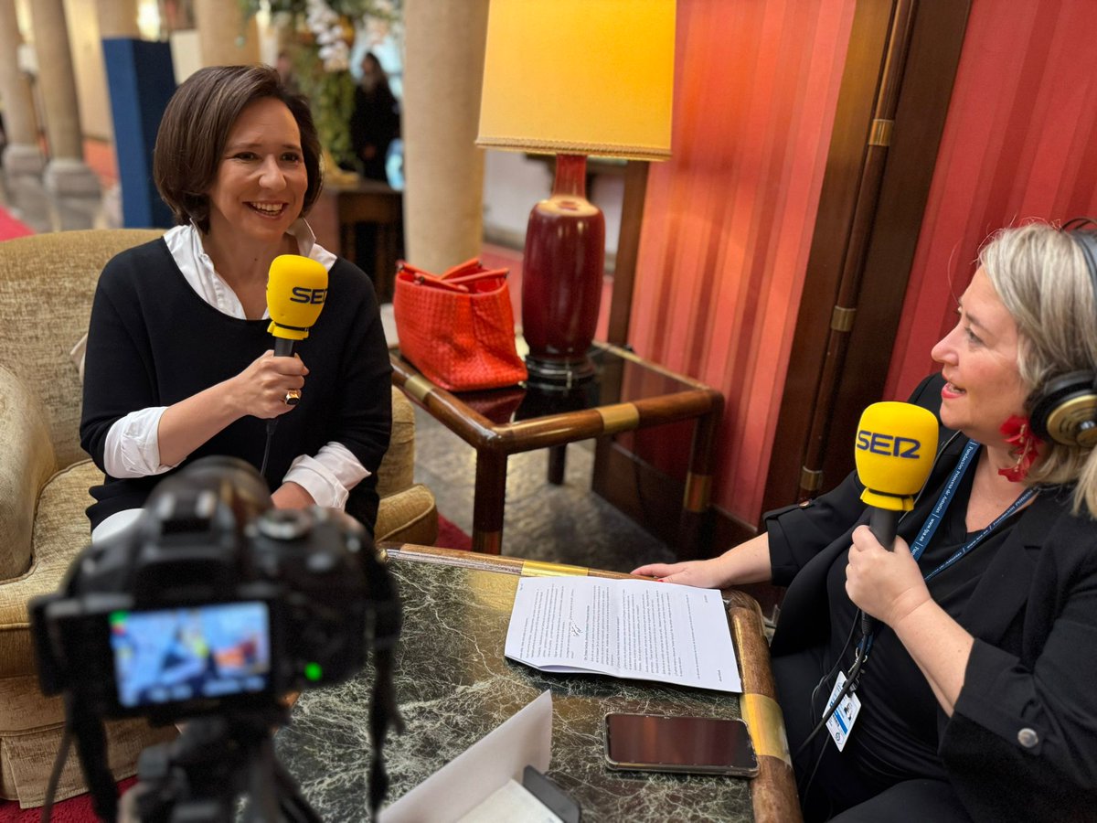 📻 La directora de <a href="/fpa/">Fundación Princesa de Asturias</a>, Teresa Sanjurjo, en los micrófonos de la SER en Asturias: "los discursos de los premiados que hablarán esta tarde dicen cosas que todos queremos escuchar".