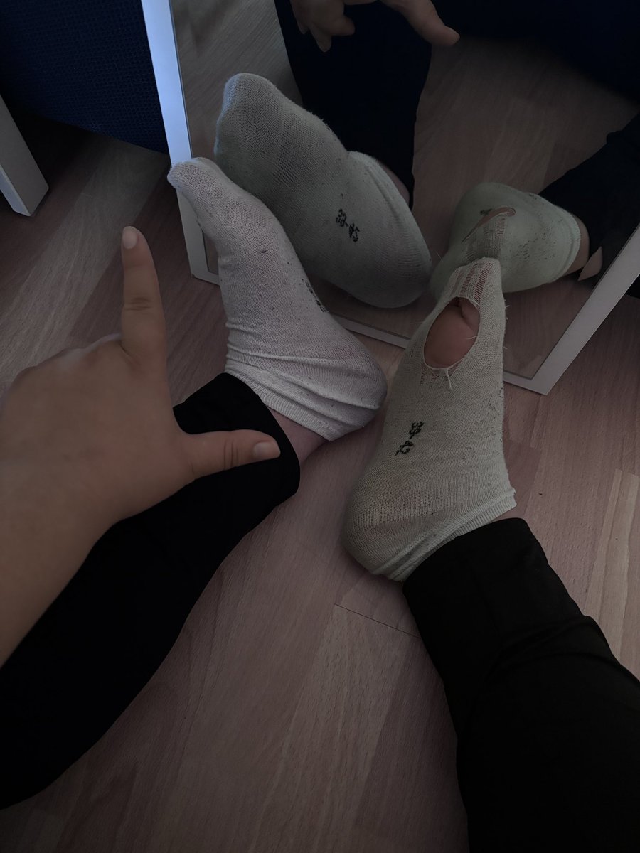 Meine Fantasie. 
Dich Fotze mit einem Brennnesselstrauch auspeitschen.. 🥵

#domina #findom #fetisch #zahlsklave #paypig