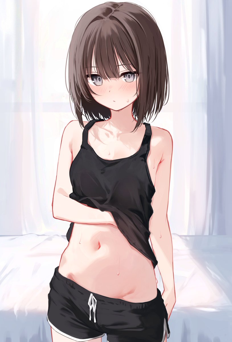 無防備なお腹💦 