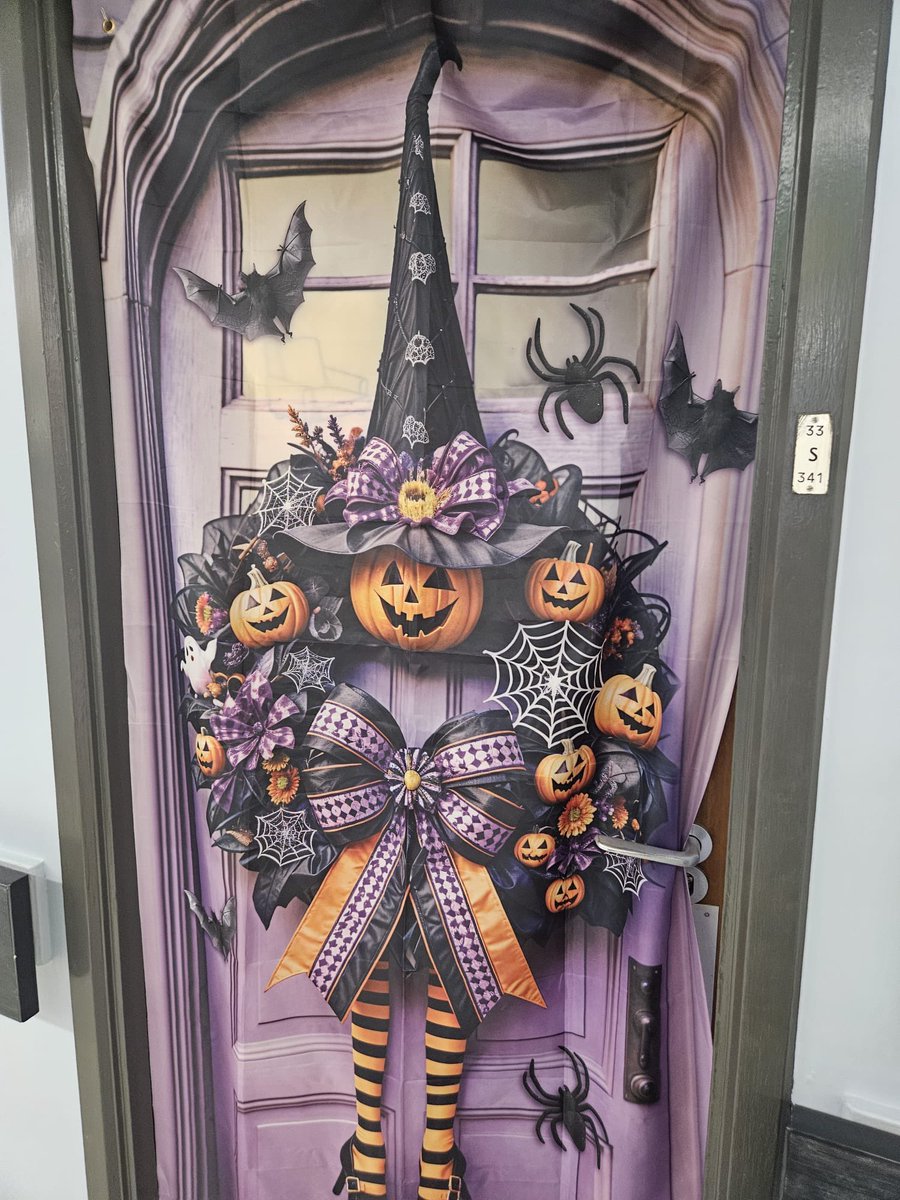 Halloween has arrived on <a href="/21Wuth/">Ward 21 WUTH</a> today 🧙 🎃 

<a href="/PatientWuth/">WUTH Patient Experience</a>
