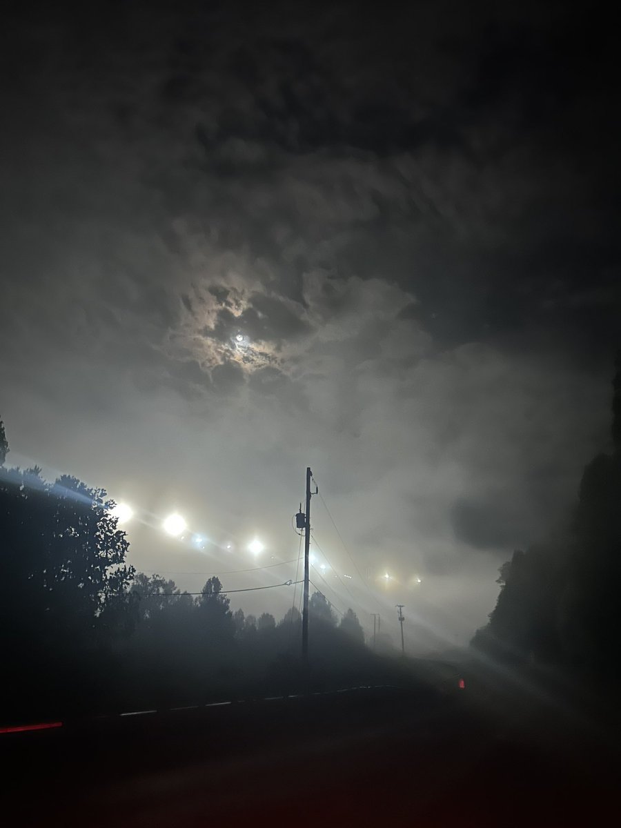 KennethHelphen2's tweet photo. A foggy night leaving work and it was beautiful https://t.co/LO6Av45oSc