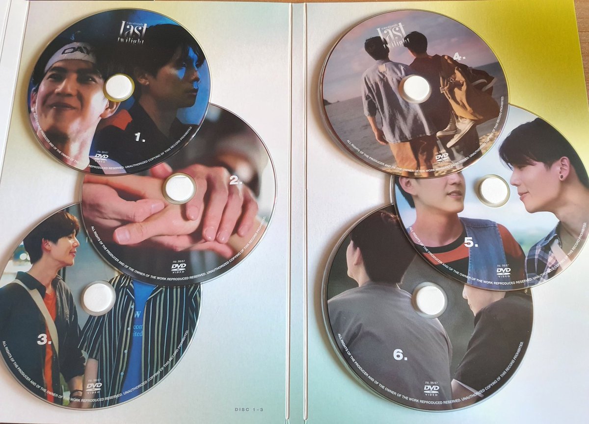 coldlightofmoon's tweet photo. un grazie enorme a @letsgothai_ per aver permesso con impegno e professionalità a questo boxset di arrivare sano e salvo nelle mie mani quando non era scontato sapendo che la gmm lo avesse prodotto con così poco impegno 🙃 https://t.co/tNWPOzTxH3