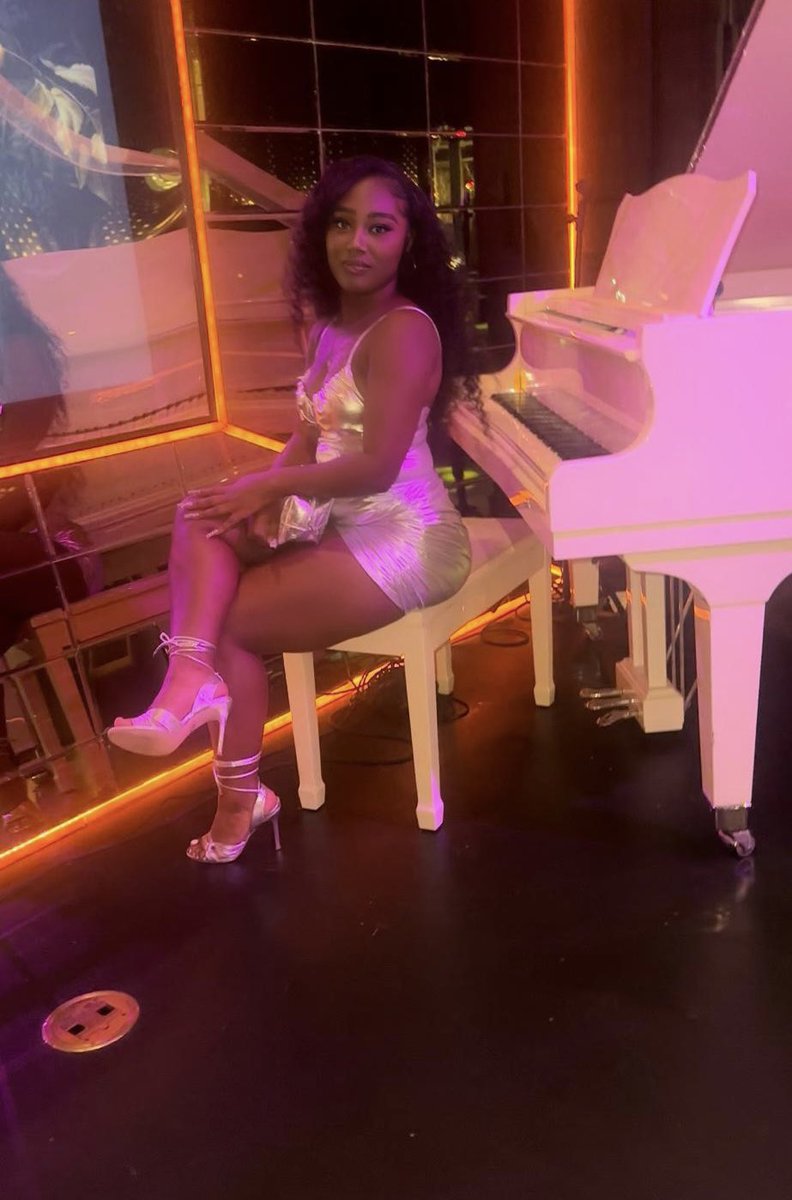 prettyfancy92's tweet photo. Talk 32 me 🎂🍸♏️🎈
#ScorpioSeason 
#debonairsupperclub https://t.co/lVbXLYfrg4