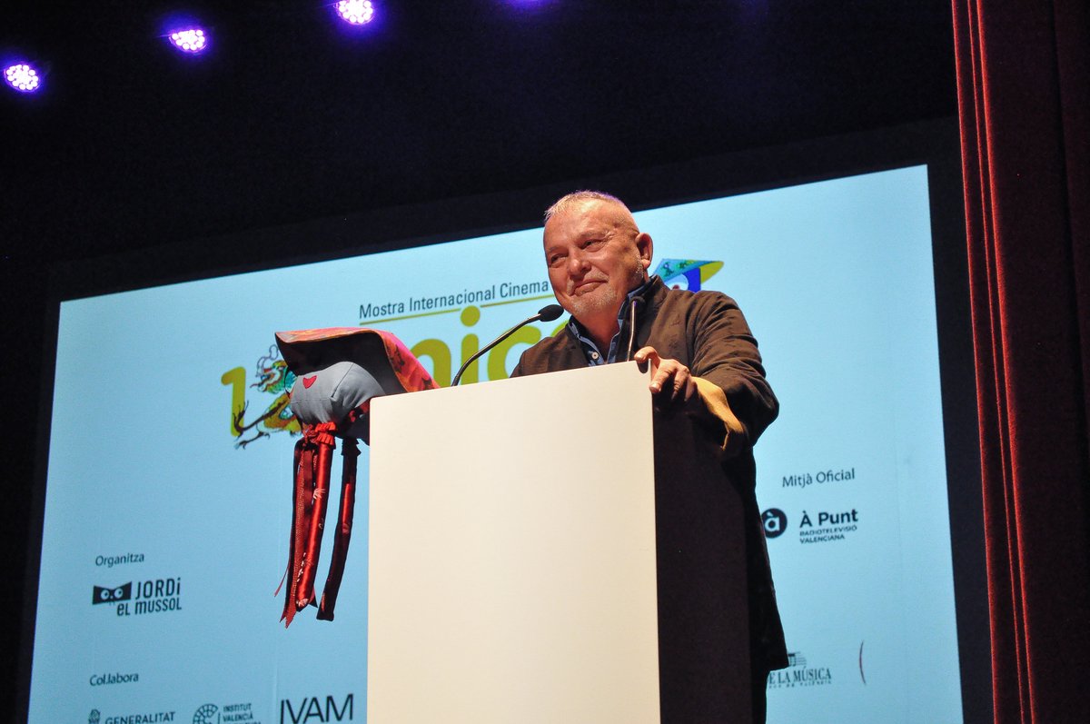 🚌 Acabem el nostre viatge a Ontinyent.

🎭 El Teatre Echegaray acollia este matí el visionat de 'Victoria must go', a més de tota una festa  amb música en directe, balls i molta estima pel cinema i la cultura.

Moltíssimes gràcies a l'<a href="/ajOntinyent/">Ajuntament d'Ontinyent</a> per l'acollida.