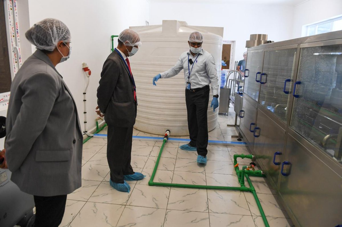 UNSOS_'s tweet photo. On Day 4 of his visit to #Somalia, USG Atul Khare toured the new water bottling plant established by @UNSOS_ to provide safe drinking water for @UN and #AU personnel in #Mogadishu & reduce plastic waste in the mission area. 

Khare expressed satisfaction with #UNSOS_' efforts in combating plastic pollution in #Somalia through cost-effective technologies.

A Somali-owned company is operating the plant as part of #UNSOS’ initiative to empower local businesses.