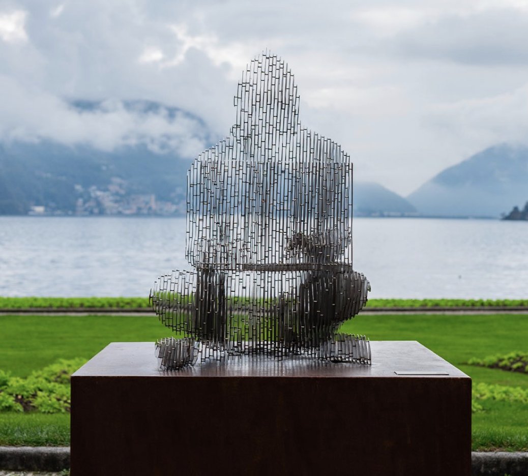In Lugano, Schweiz🇨🇭, gibt es jetzt eine Statue, die dem #Bitcoin-Erfinder  #SatoshiNakamoto gewidmet ist🔥 Von vorne ist diese „unsichtbar“😬 In  Budapest, Ungarn🇭🇺, steht übrigens auch schon eine #Satoshi-Statue👀