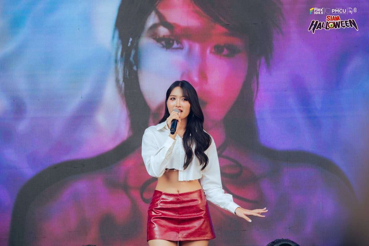 Flex_Connect's tweet photo. แก๊ง BiTEs เขาก็มาจอยกันเต็มที่ กับ Midnight Cereal, Marisa Proud และ LOCKETs
.
#LOCKETs #MarisaProud #midnightcerealband
#SiamHalloween2024xBiTEs 
#SiamHalloween2024 https://t.co/NawLr4Bnxa