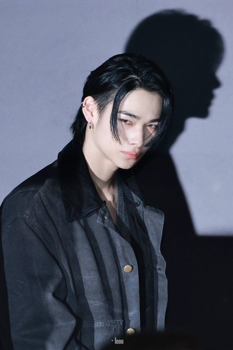 it’s ni-ki but the shadow is sunghoon’s 😭 hoonki being 2 souls trapped in 1 body: UNLOCKED

#NI_KI #SUNGHOON