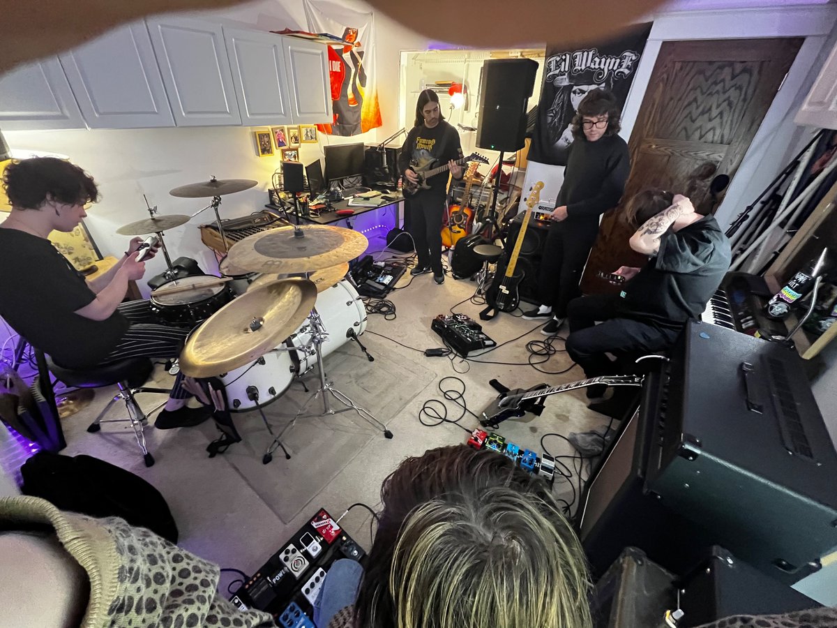 This is tonight. We’re going to have 3 guitars for this set