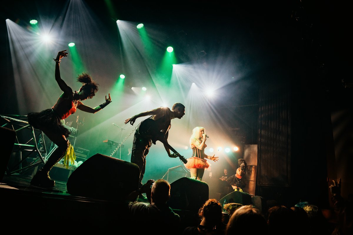 Tijdens het grote Popronde Eindfeest op zaterdag 30 november zie je sowieso: 

Bug
Cardigan Inn 
DEHAZE
Elsa Birgitta Bekman
Iris Jean
Isaï
Parker Fans
Yan Lâle

Bijzijn? Scoor je early bird snel via ticketmaster.nl/event/308877?b…

Foto: Jessie Kamp