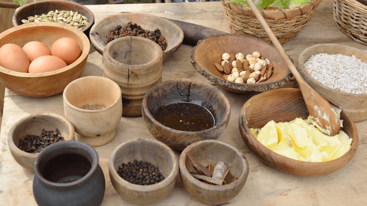 castleloreblog's tweet photo. Medieval Food: What Did People Eat During the Middle Ages? (CastleLore) 🏰🕰️📜
Article: https://t.co/sIECMsZOi5 

#medievalfood #medievaldiet #historylesson #medieval #medievaltimes #middleages #History #medievaleurope #europeanhistory https://t.co/73sQrscoU3