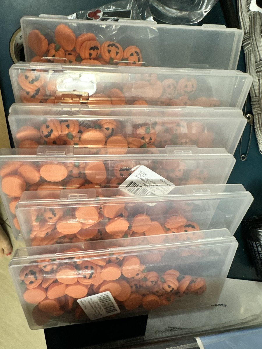 What’s this you ask??
It’s a PUMP YOU UP PUMPKIN 🎃 hunt for staff 
#ThePopcornEffect has ideas like this &amp; many more 
<a href="/codebreakeredu/">Code Breaker Inc.</a>