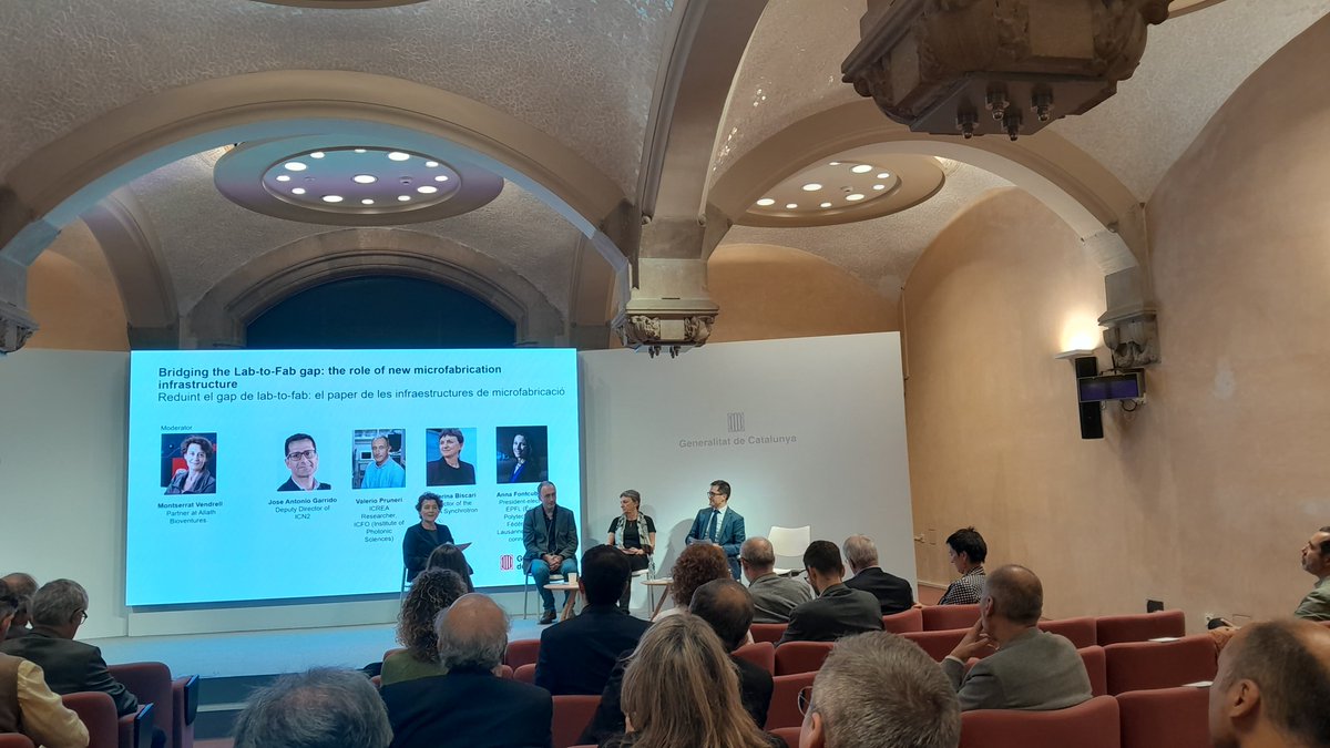 icn2nano's tweet image. 🗣️ Prof. Garrido also joined another round table on the key role of #microfabrication infrastructure in bridging the #LabToFab gap. 

🚀 He highlighted the #InnoFAB 𝐩𝐫𝐨𝐣𝐞𝐜𝐭, specifically born for this purpose, using a clean room to develop next-generation chips.