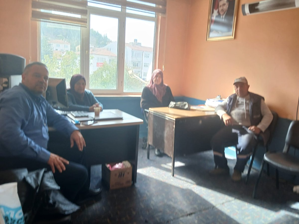 Seyitgazi İlçe teşkilatımıza gelen misafirlerimizle hasbihal ettik. Ziyaretleri için kendilerine teşekkür ederiz...
#AKKADINLARSEYİTGAZİ