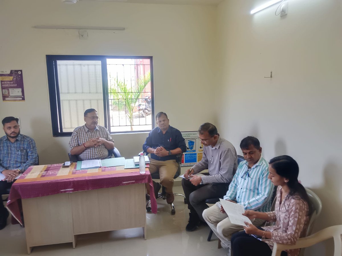 ddo_Tapi's tweet photo. આજ રોજ  રૂમકિતલાવ ગામ ખાતે આયુષ્માન આરોગ્ય મંદિર ખાતે મુલાકાત કરી , મુલાકાત દરમિયાન એસ્પીરેશનલ તાલુકા નિઝર અને કુકરમુંડા માં આરોગ્ય વિભાગ , આઇ.સી. ડી.એસ, શિક્ષણ ના અધિકારીશ્રી ઓ સાથે  કામગીરી નું રિવ્યૂ કરવામાં આવ્યું.
@CMOGuj @infotapigog24 #અગ્રેસર_ગુજરાત https://t.co/sRUKru8zZL