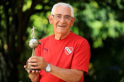 Francisco Sá llegó al Rey de Copas para ganar títulos todos los años: Metropolitano 1971, Libertadores 1972, 1973, 1974 y 1975, Intercontinental 1973 e Interamericanas 1973 y 1974. Ídolo y referente del club, solo queremos agradecerte por tanto. 
¡Feliz cumpleaños, Pancho!