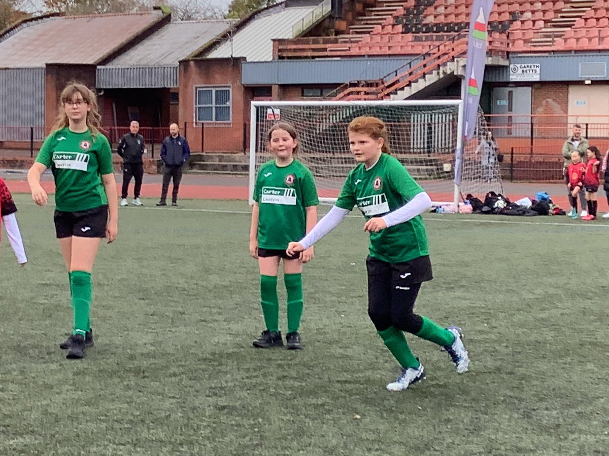 Mrs James (@mrsjamesyggf) on Twitter photo Da iawn i’r tîm pêl-droed merched am gystadlu yn nhwrnamaint yr Urdd ddoe ⚽️🥅 Gwaith tîm arbennig 👏🏻
Well done to the girls football team for competing in the Urdd tournament yesterday 🥅⚽️ Excellent teamwork 👏🏻
<a href="/yggf123/">Ysgol Gymraeg Gilfach Fargod 🏴</a> <a href="/MrJamieHallett/">Mr Hallett</a> Da iawn i’r tîm pêl-droed merched am gystadlu yn nhwrnamaint yr Urdd ddoe ⚽️🥅 Gwaith tîm arbennig 👏🏻
Well done to the girls football team for competing in the Urdd tournament yesterday 🥅⚽️ Excellent teamwork 👏🏻
<a href="/yggf123/">Ysgol Gymraeg Gilfach Fargod 🏴</a> <a href="/MrJamieHallett/">Mr Hallett</a>