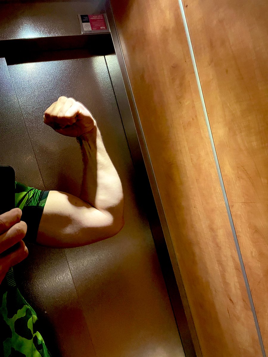 La séance pecs-bras du coach <a href="/MaxCoachsportif/">max.coachsportif</a> qui pique bien 🥵🔥