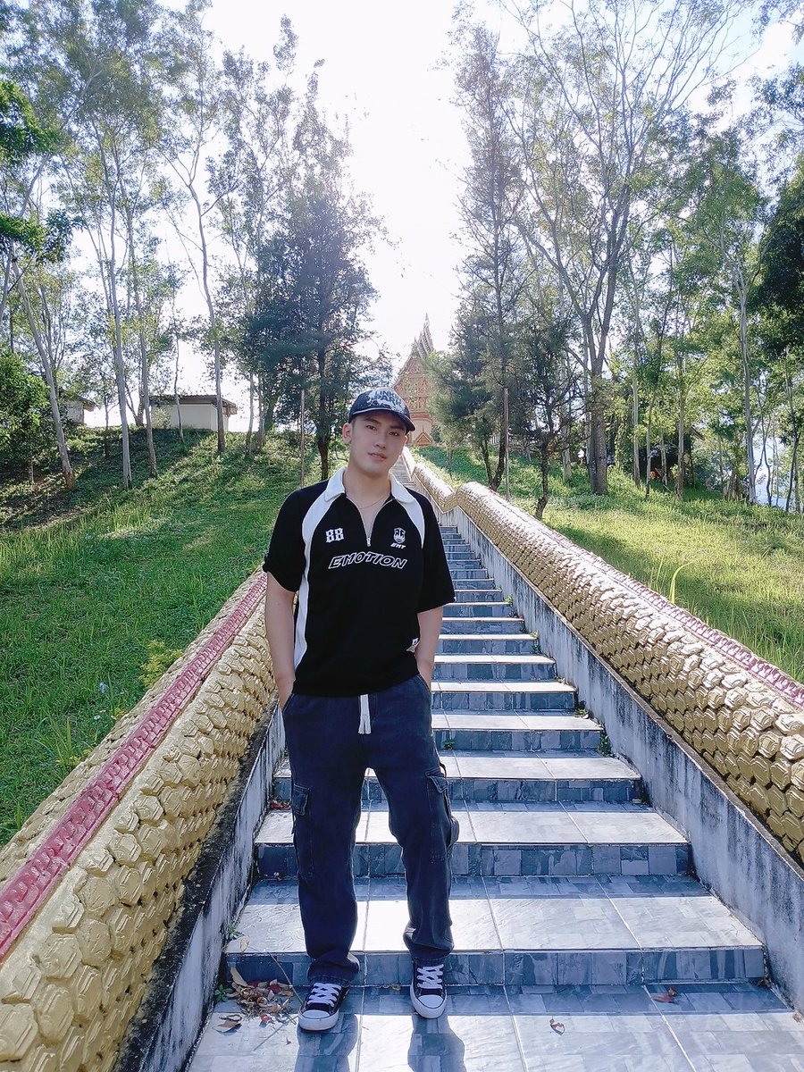 ມາທ່ຽວໄຊສົມບູດຫນາວນີ້ກອດໄຄດີ