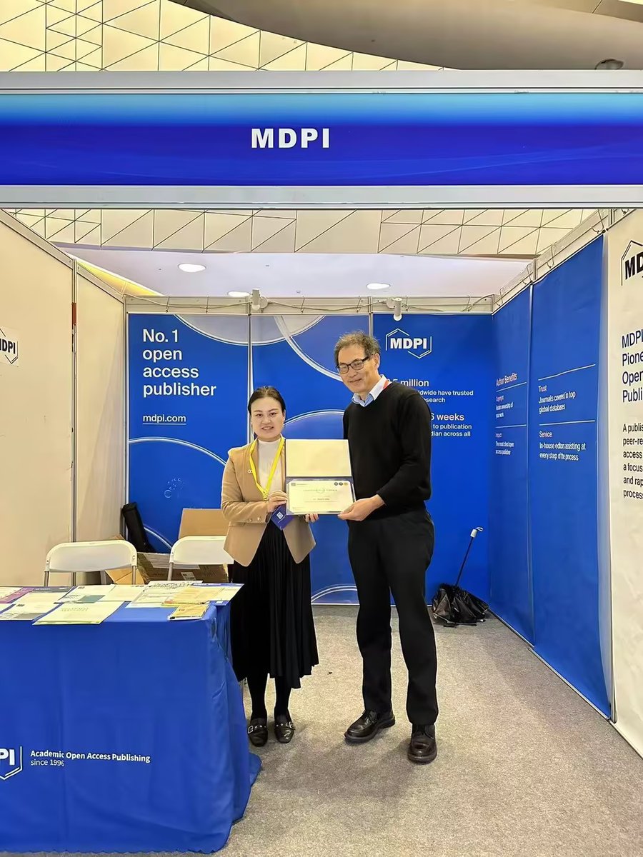 MetabolitesMDPI's tweet image. It is a pleasure to meet you at #HPLC 2024🎉

👨‍🔬 Dr.  Xianlin Han, our EBM from the University of Texas Health Science Center at San Antonio, USA

👨‍🔬 Dr. Peiyuan Yin, our EBM from the Institute of Integrative Medicine, Dalian Medical University, Dalian, China #MetabolitesMDPI