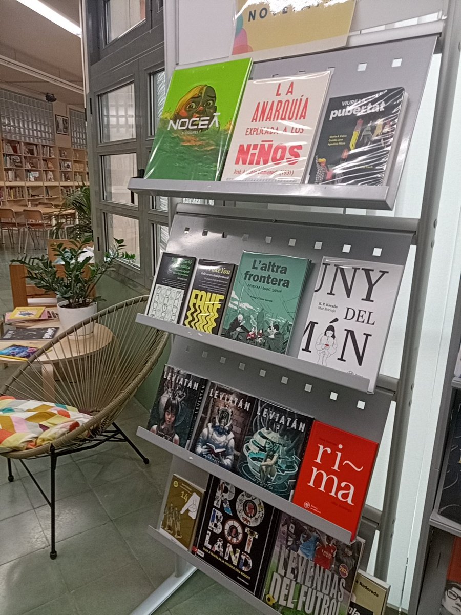 Novetats a la biblioteca! Hem fet una adquisició a partir de demandes de l'alumnat i el professorat, incorporant alguns suggeriments de la biblioteca
